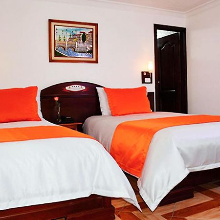 Hotel Plaza Victoria Ibarra Bagian luar foto