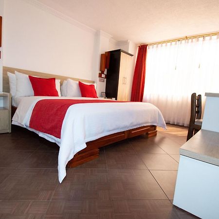 Hotel Plaza Victoria Ibarra Bagian luar foto