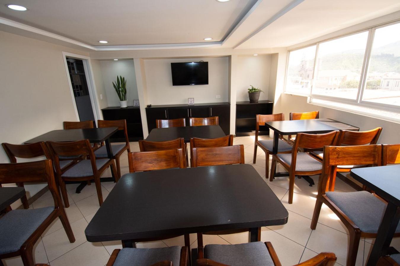 Hotel Plaza Victoria Ibarra Bagian luar foto
