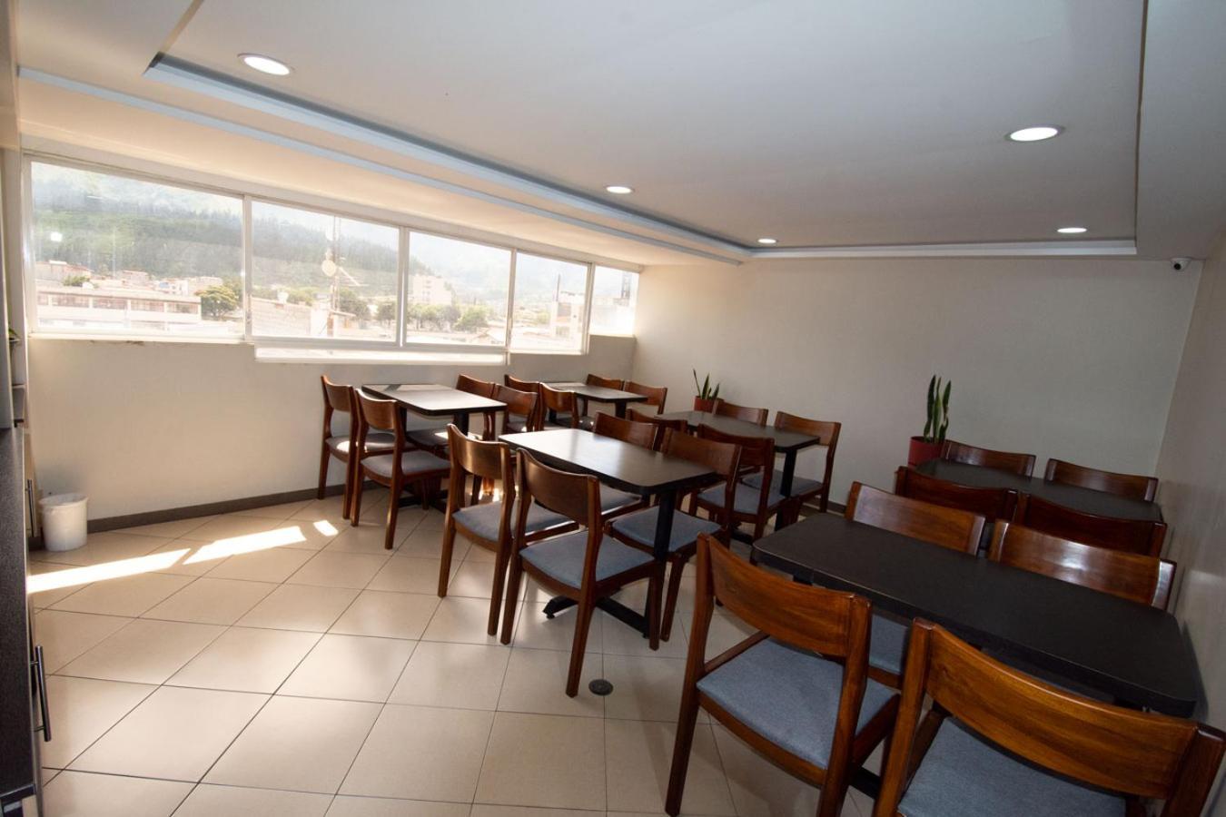 Hotel Plaza Victoria Ibarra Bagian luar foto