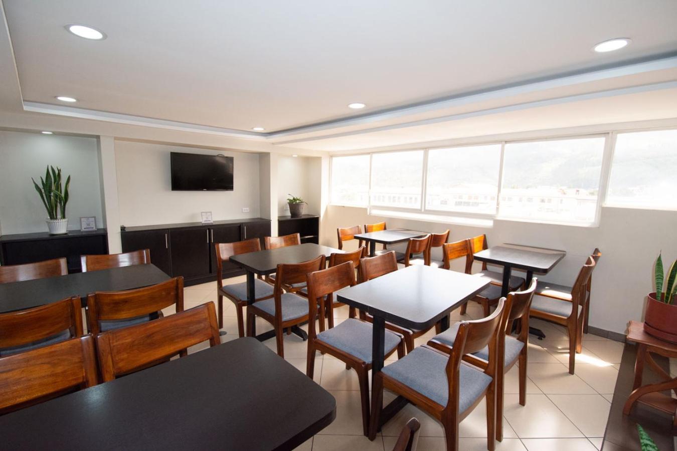 Hotel Plaza Victoria Ibarra Bagian luar foto