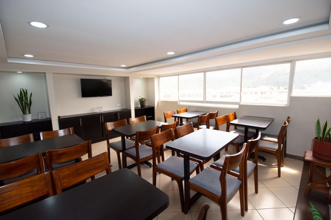 Hotel Plaza Victoria Ibarra Bagian luar foto