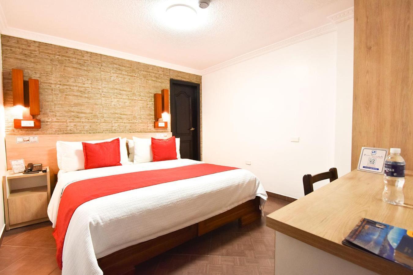 Hotel Plaza Victoria Ibarra Bagian luar foto