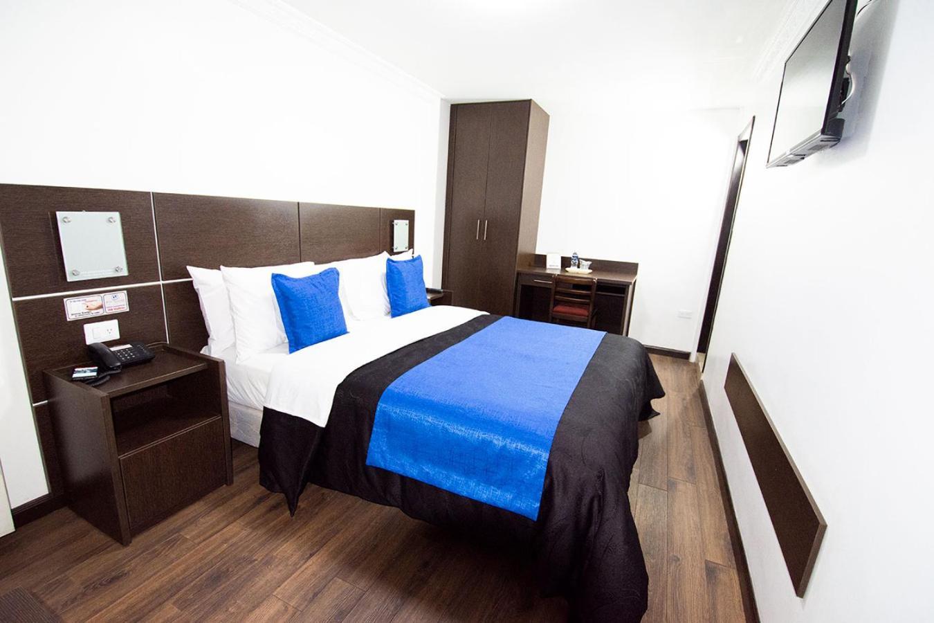 Hotel Plaza Victoria Ibarra Bagian luar foto