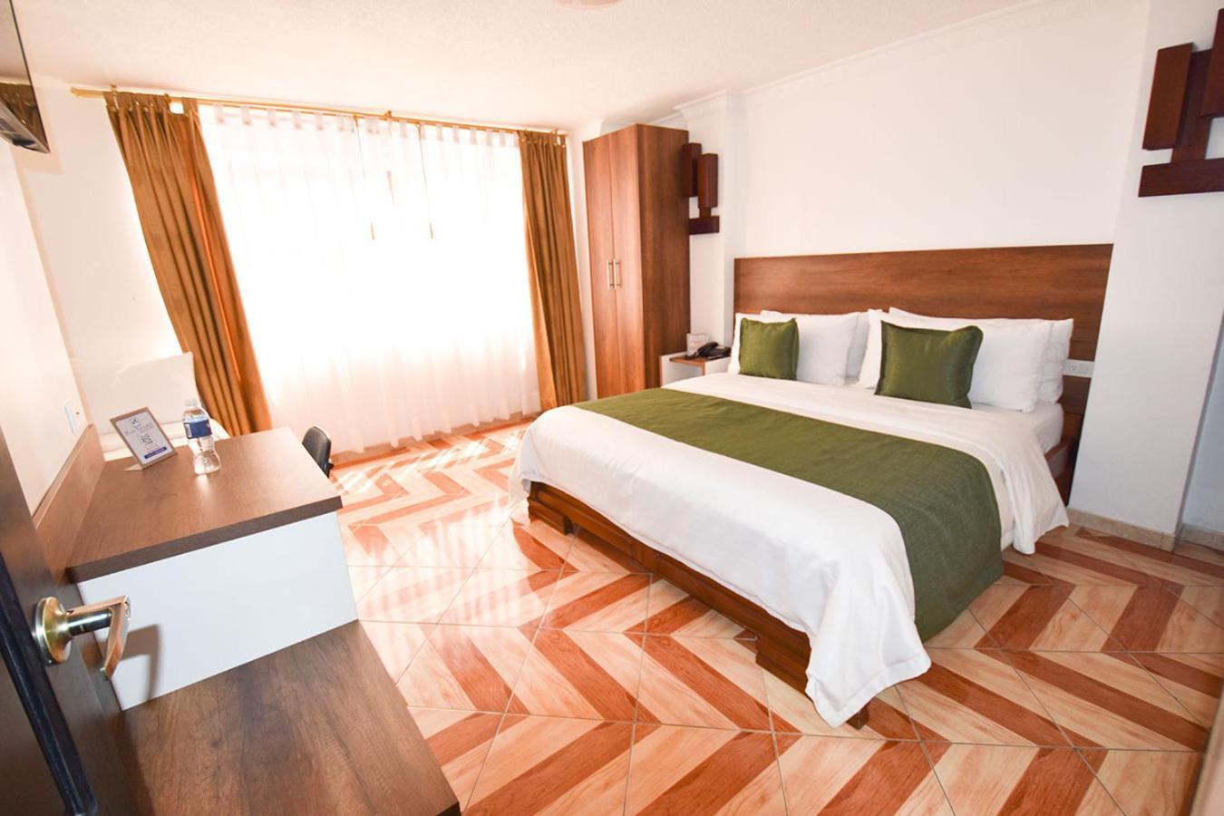 Hotel Plaza Victoria Ibarra Bagian luar foto