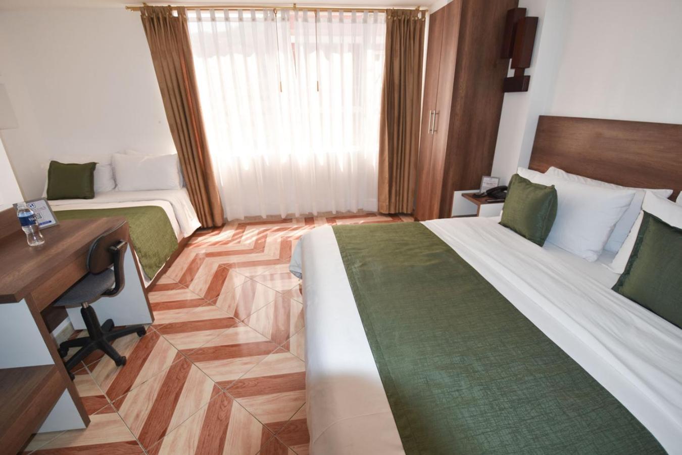 Hotel Plaza Victoria Ibarra Bagian luar foto