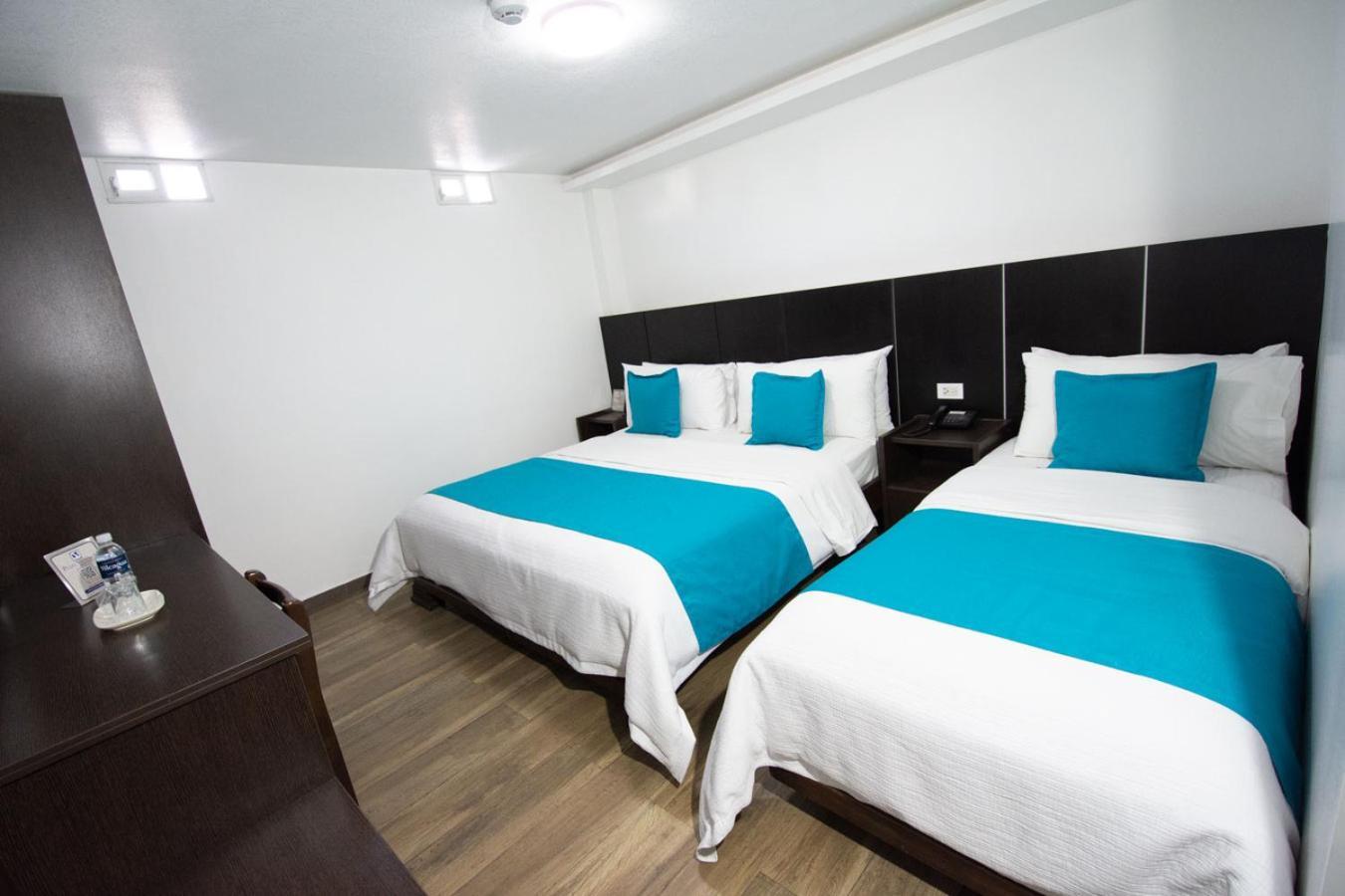 Hotel Plaza Victoria Ibarra Bagian luar foto