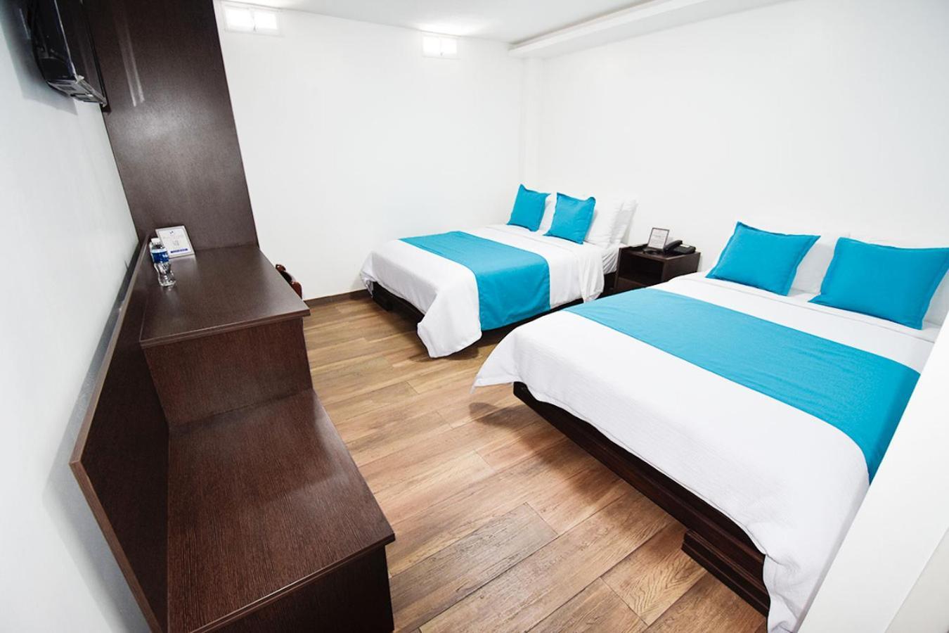 Hotel Plaza Victoria Ibarra Bagian luar foto