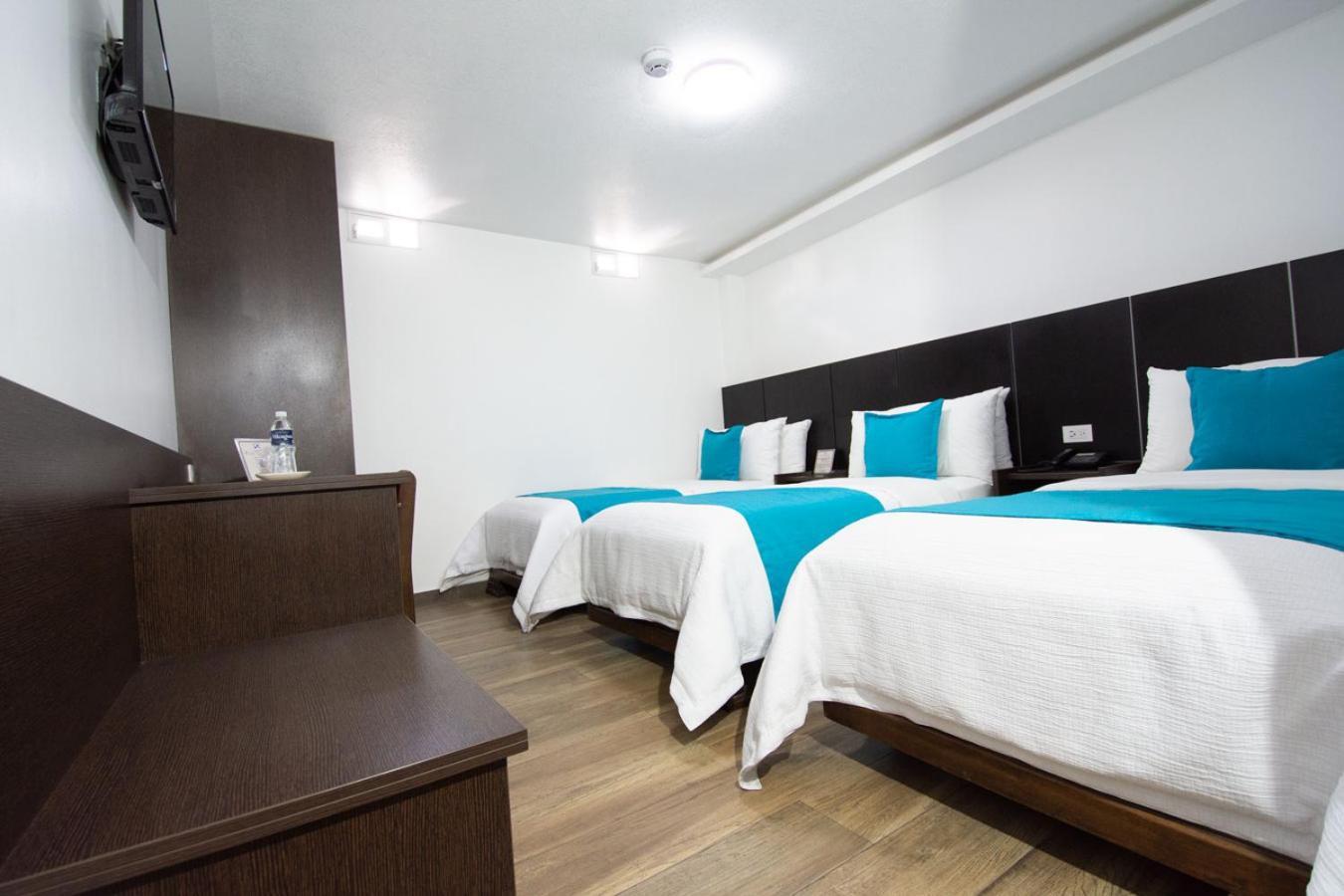 Hotel Plaza Victoria Ibarra Bagian luar foto