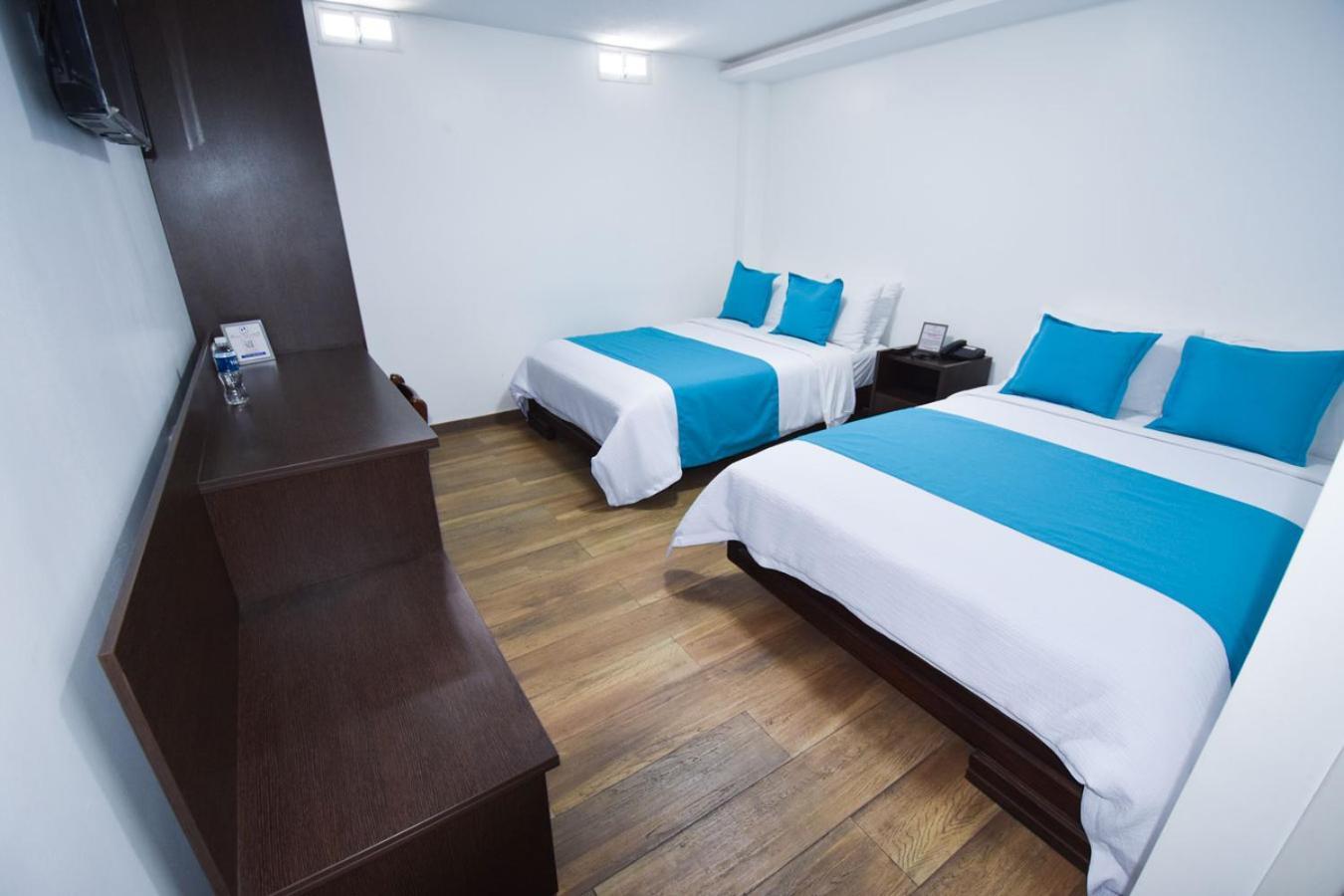 Hotel Plaza Victoria Ibarra Bagian luar foto