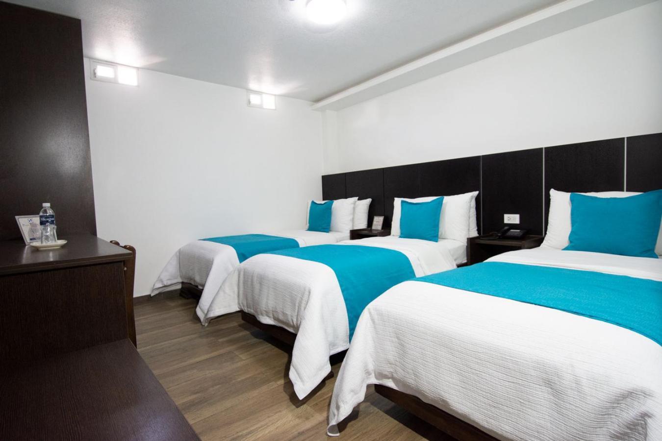 Hotel Plaza Victoria Ibarra Bagian luar foto