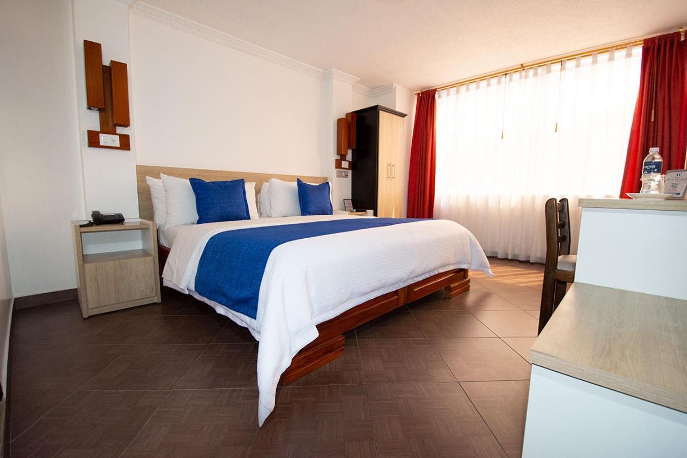 Hotel Plaza Victoria Ibarra Bagian luar foto