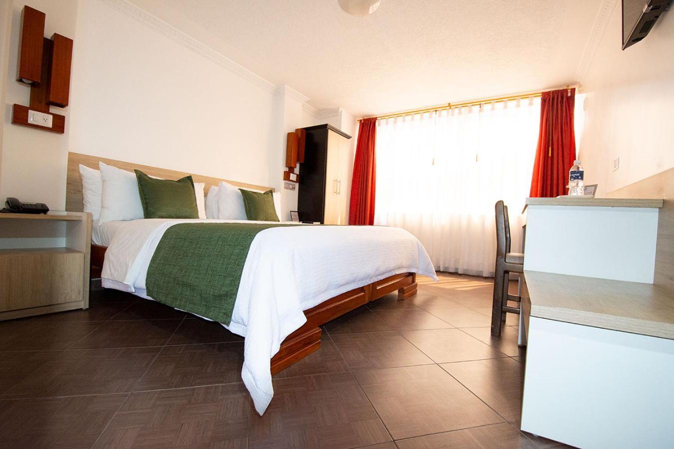 Hotel Plaza Victoria Ibarra Bagian luar foto