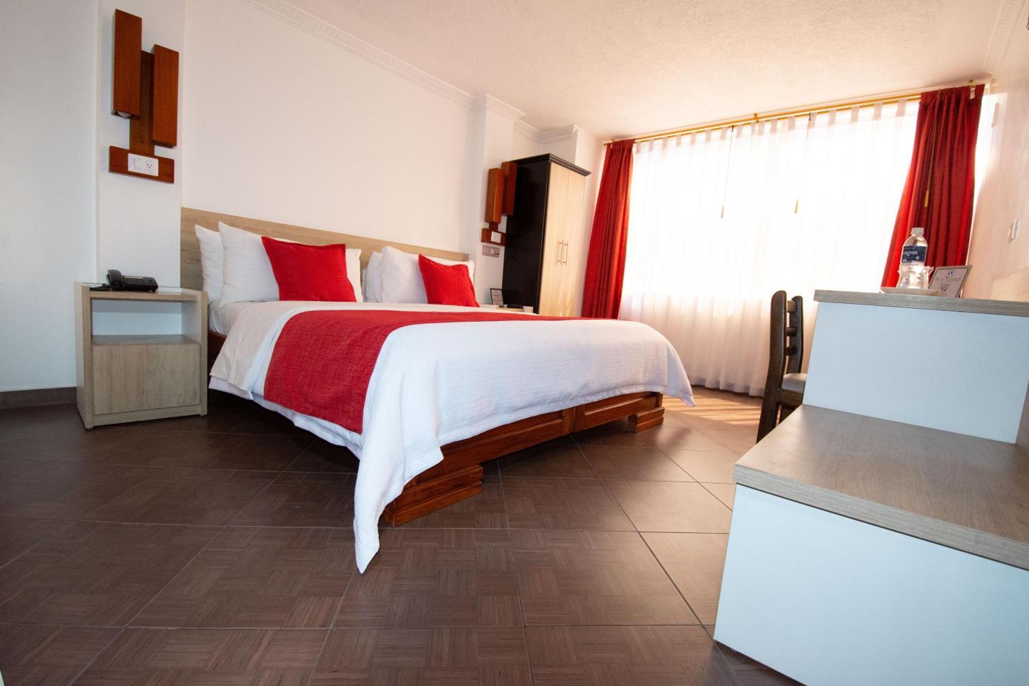 Hotel Plaza Victoria Ibarra Bagian luar foto
