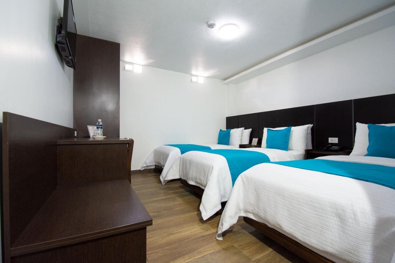 Hotel Plaza Victoria Ibarra Bagian luar foto
