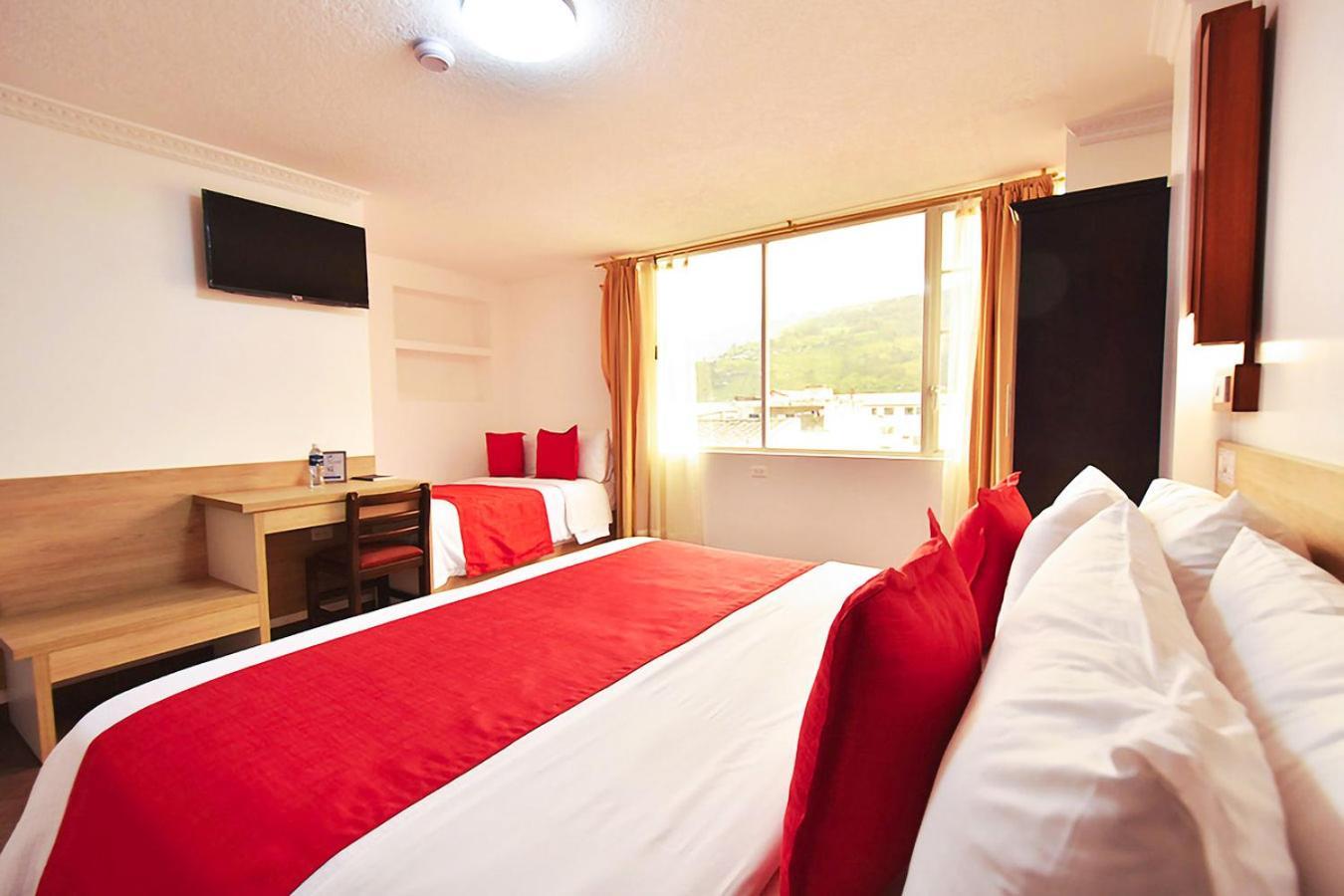 Hotel Plaza Victoria Ibarra Bagian luar foto