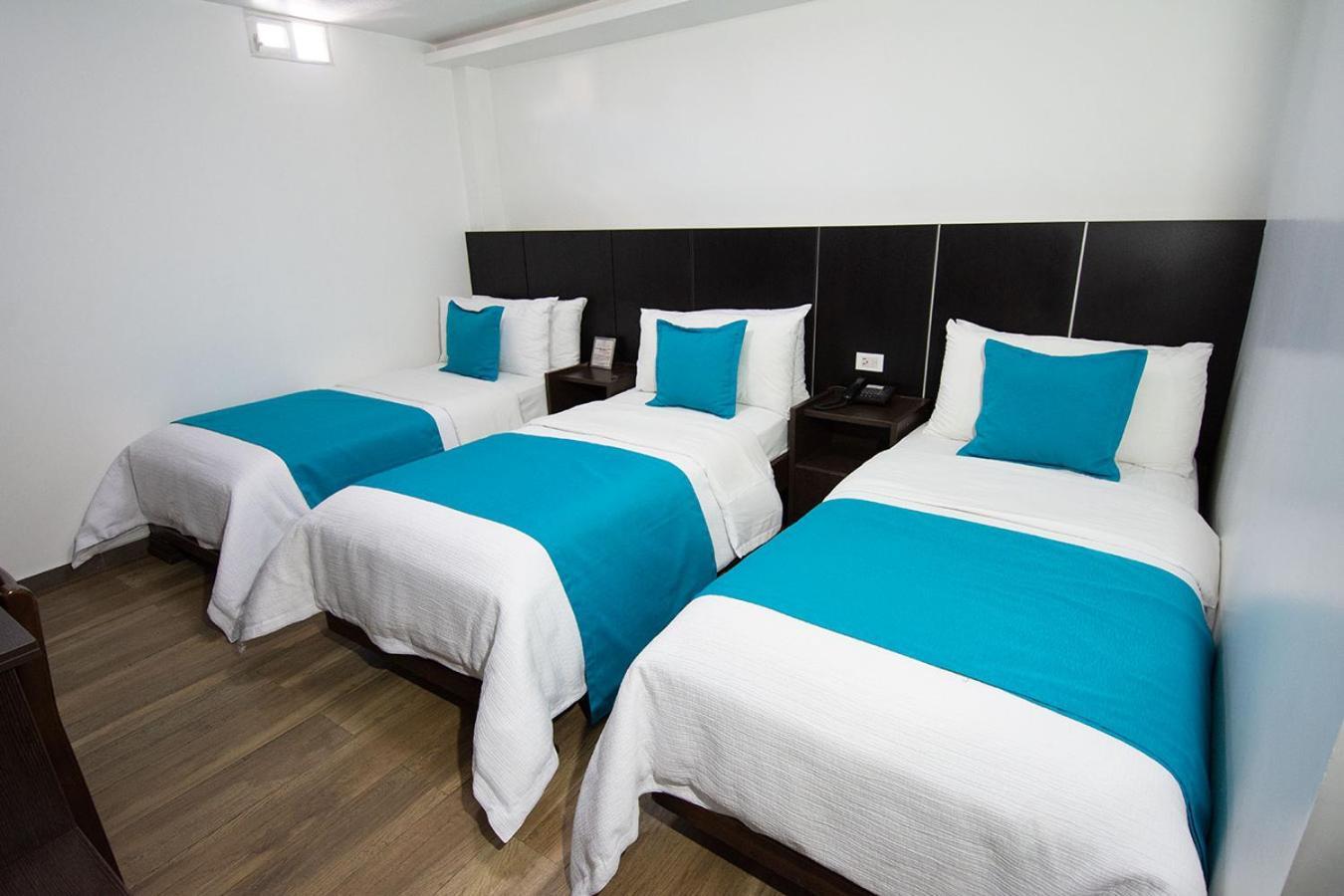 Hotel Plaza Victoria Ibarra Bagian luar foto