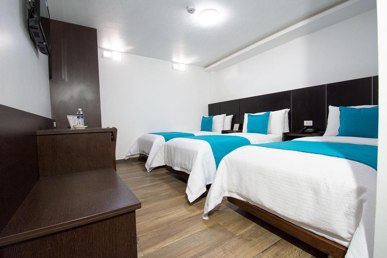 Hotel Plaza Victoria Ibarra Bagian luar foto
