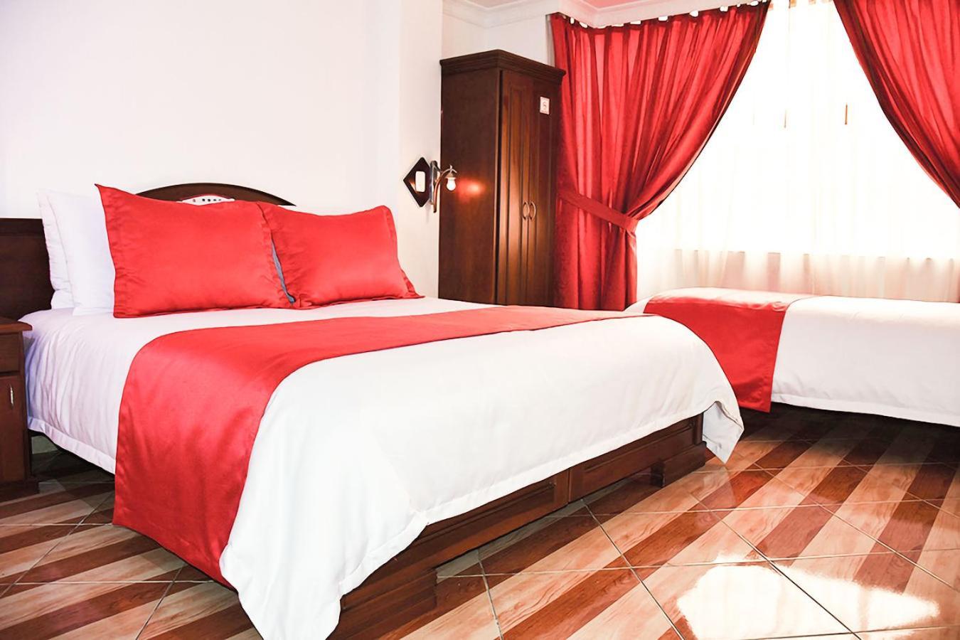 Hotel Plaza Victoria Ibarra Bagian luar foto