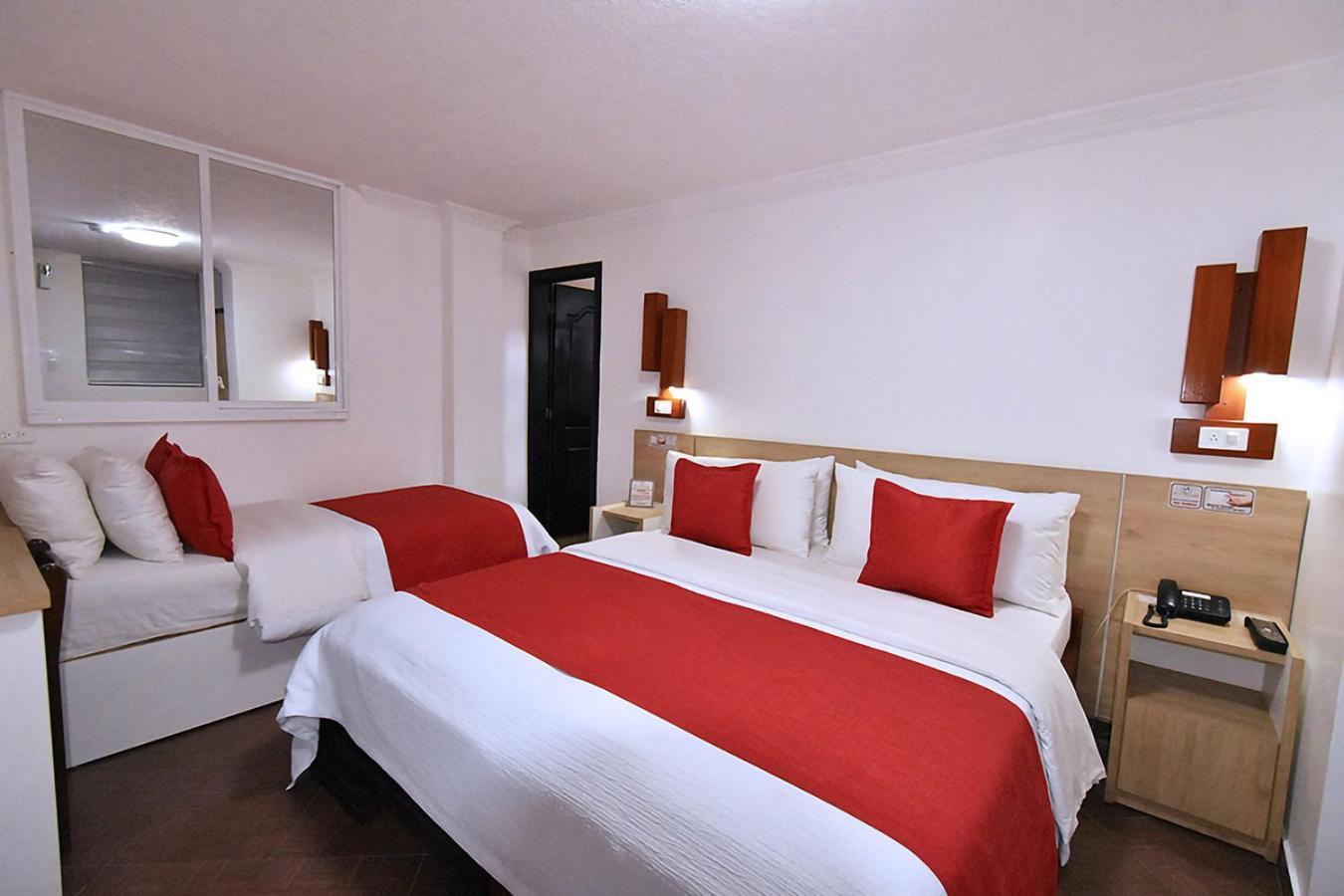 Hotel Plaza Victoria Ibarra Bagian luar foto