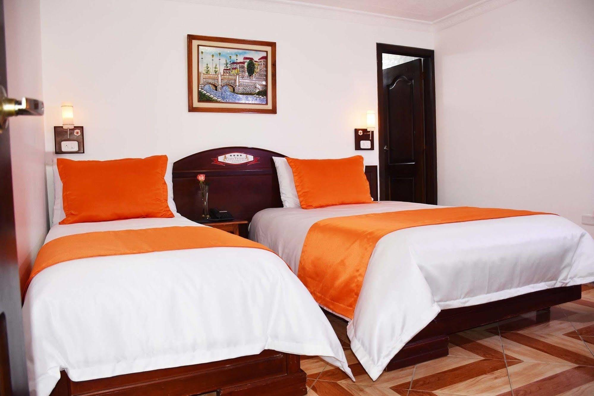 Hotel Plaza Victoria Ibarra Bagian luar foto